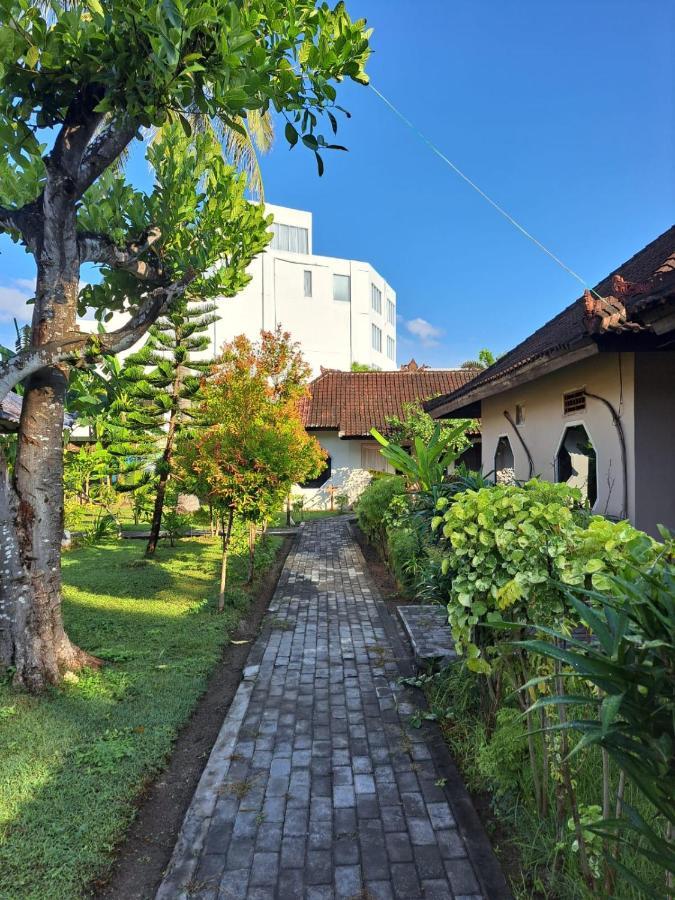 Hotel Surfers Beachfront Lombok Kuta  Esterno foto