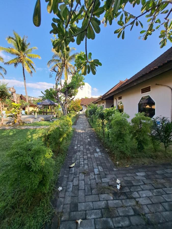 Hotel Surfers Beachfront Lombok Kuta  Esterno foto